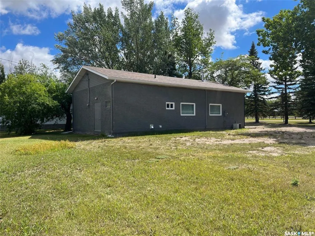 203 Railway AVENUE