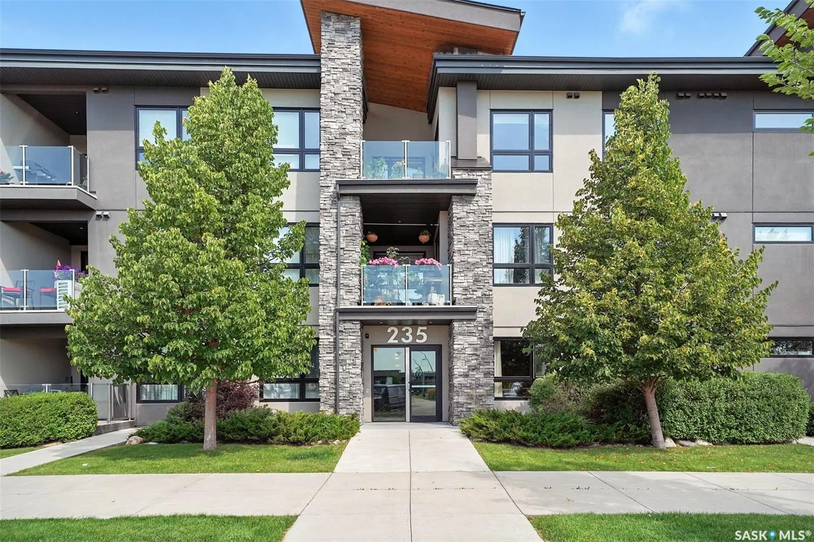 235 Evergreen SQUARE, #113