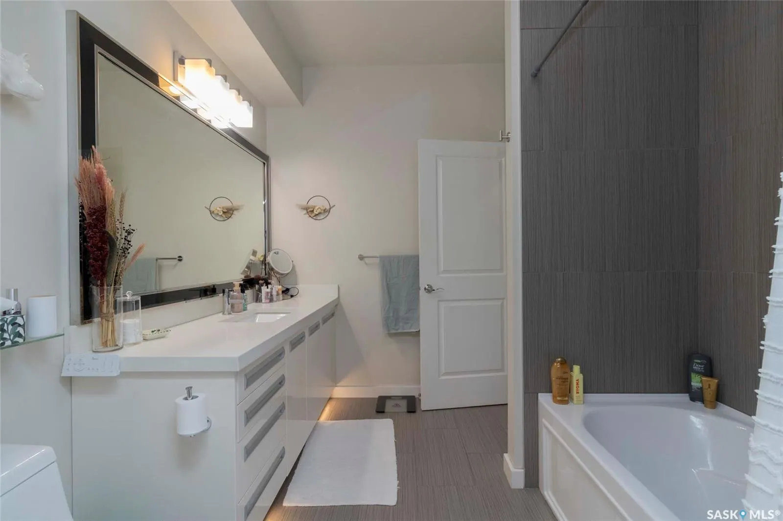 1015 Patrick CRESCENT, #304