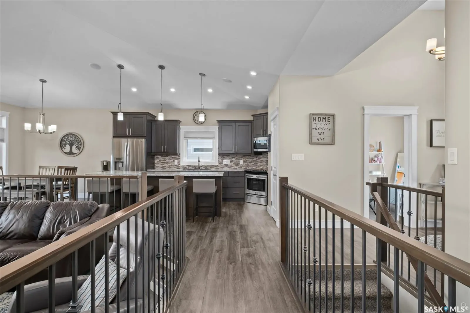 28 Smiley DRIVE