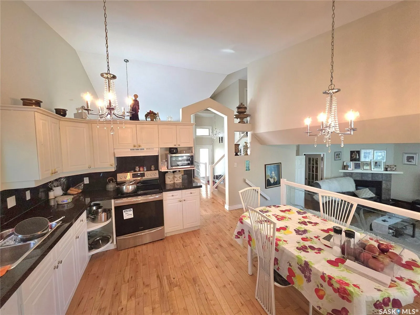 306 Blackthorn CRESCENT