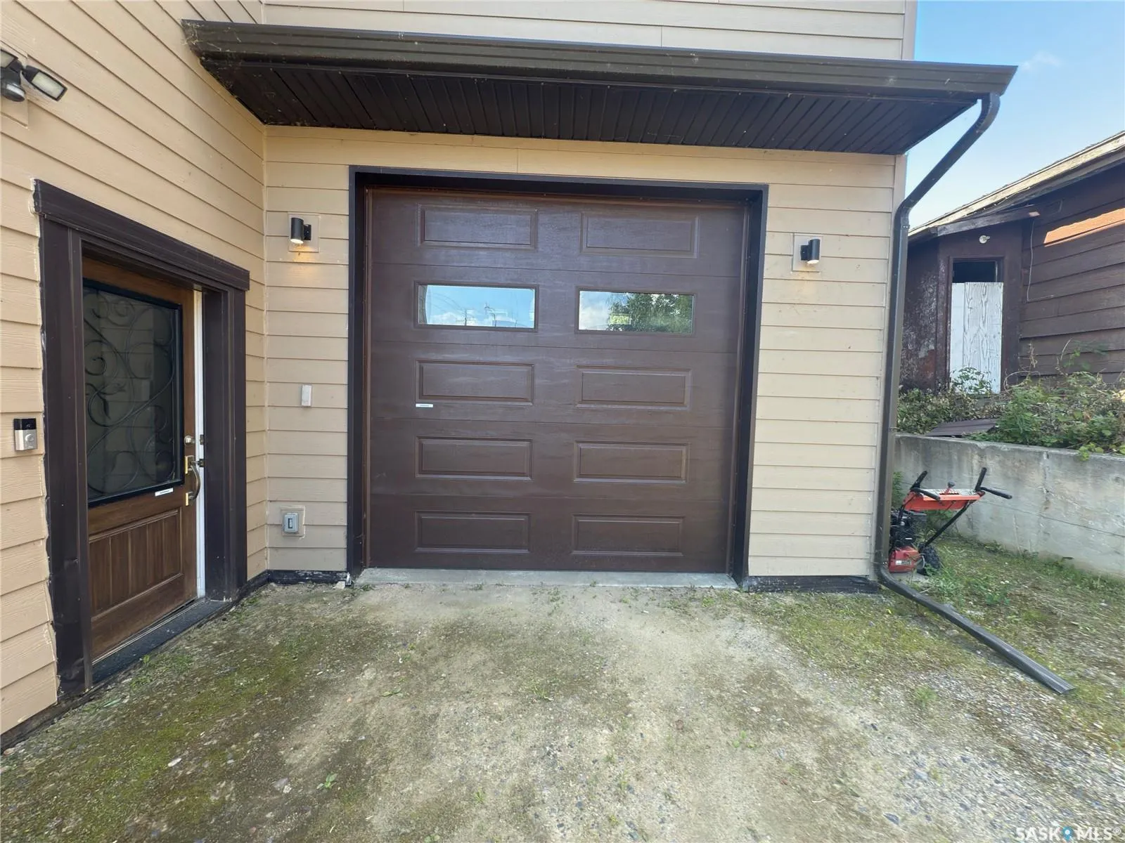 808 La Ronge AVENUE