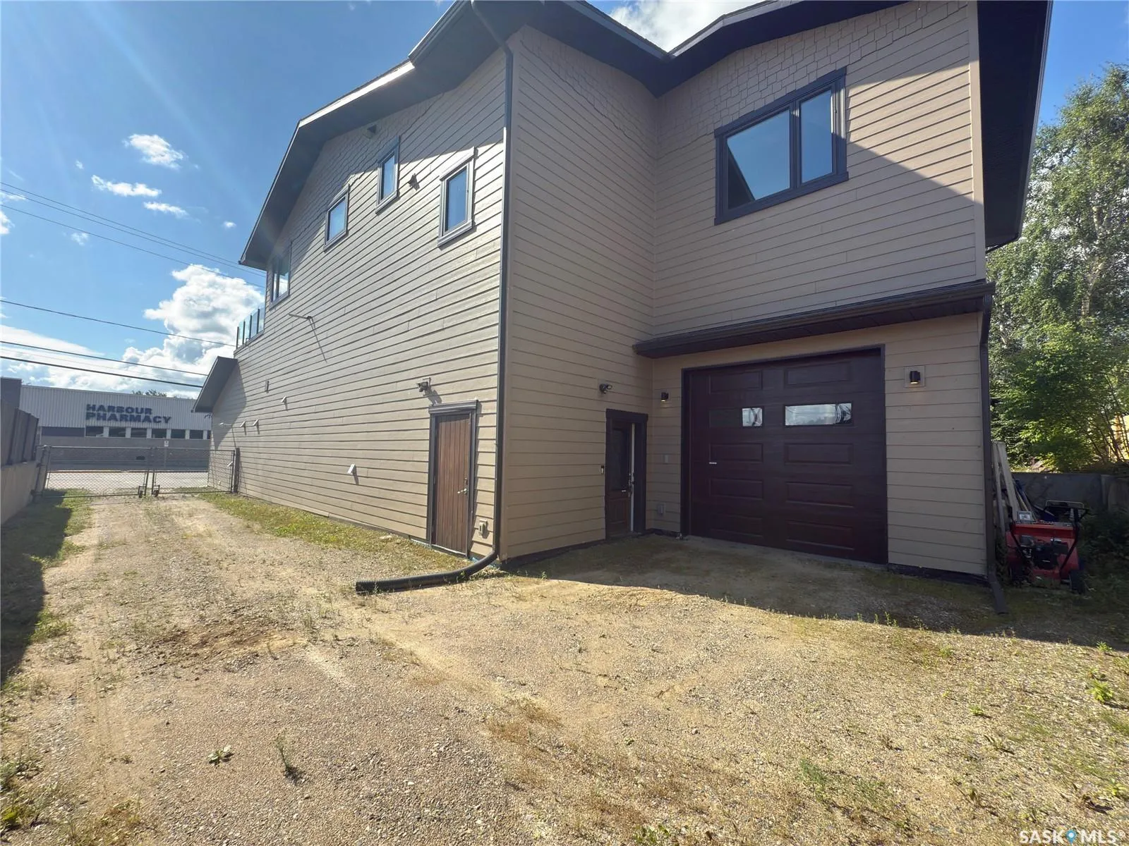 808 La Ronge AVENUE