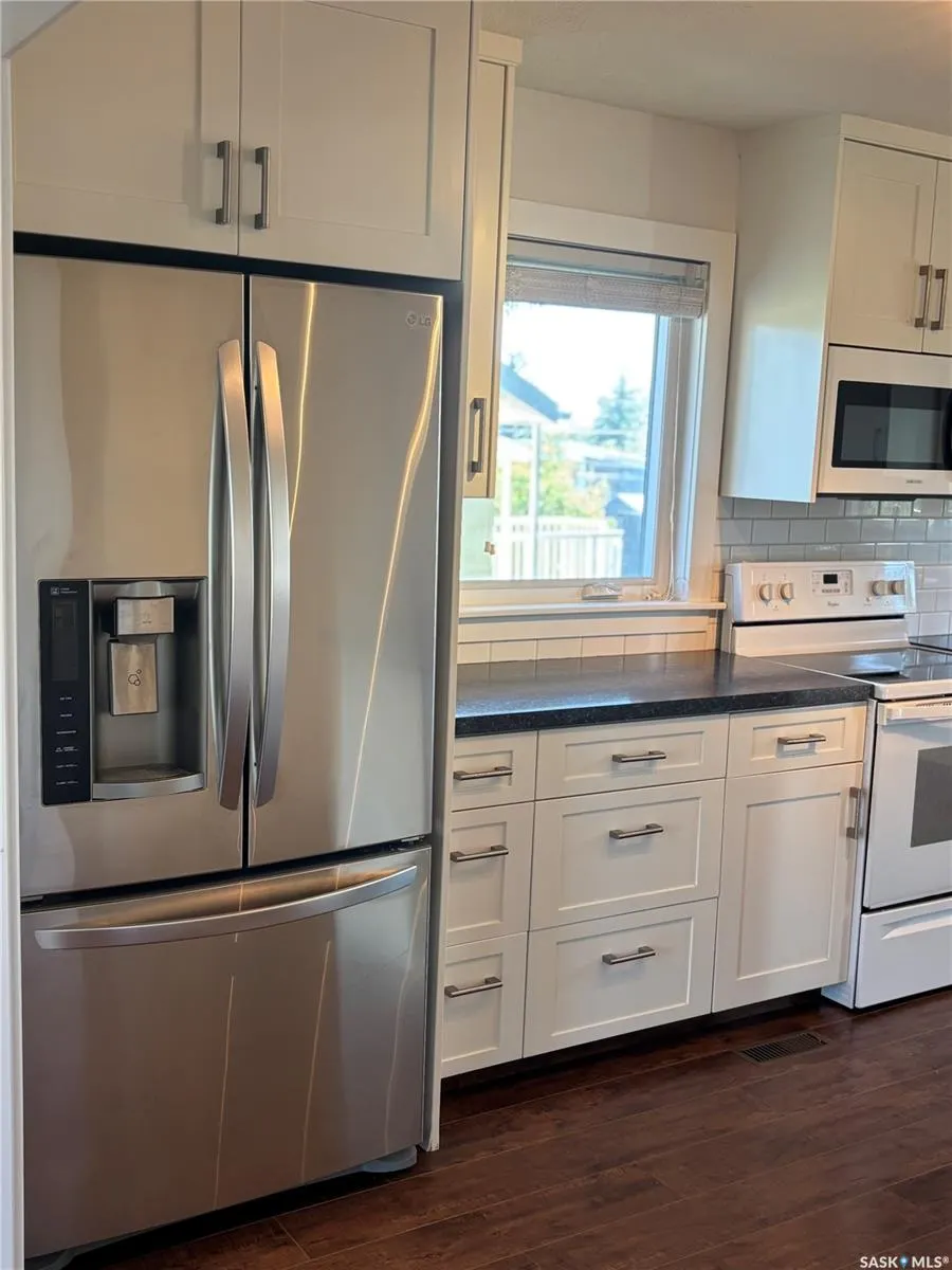 210 6th AVENUE SW