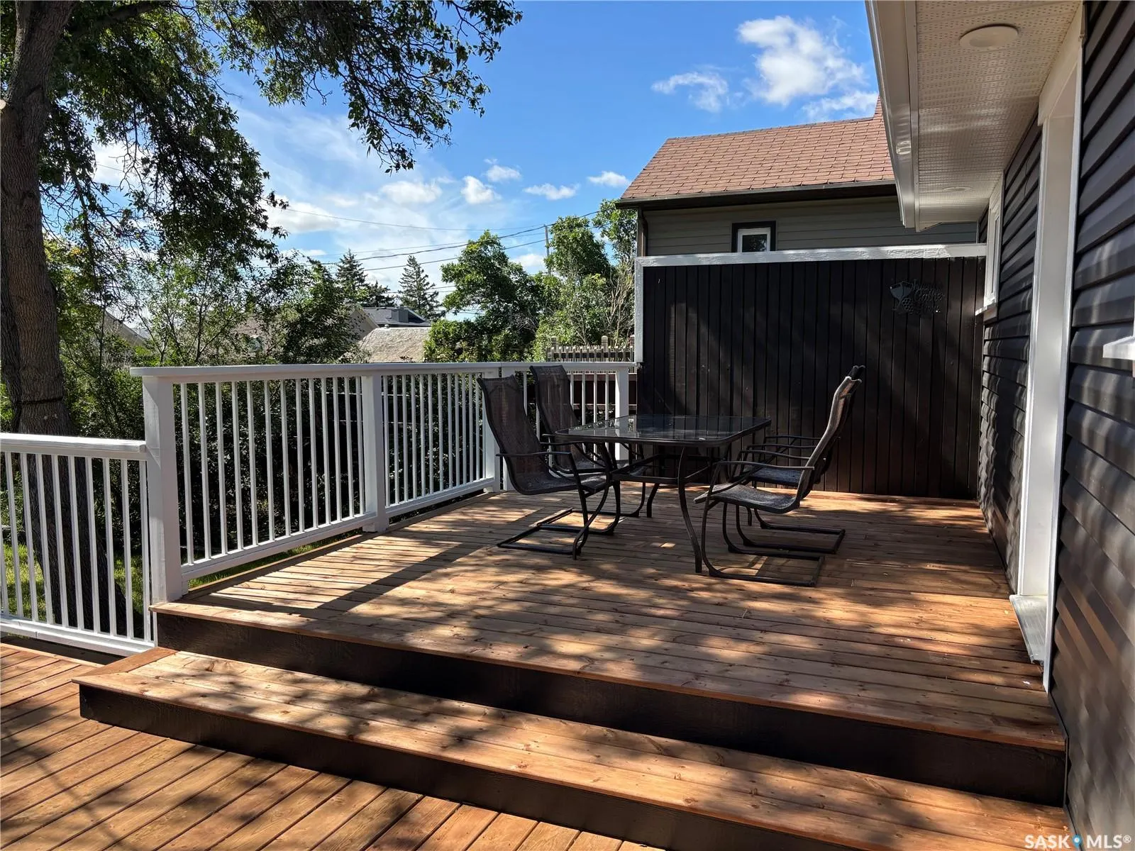 210 6th AVENUE SW
