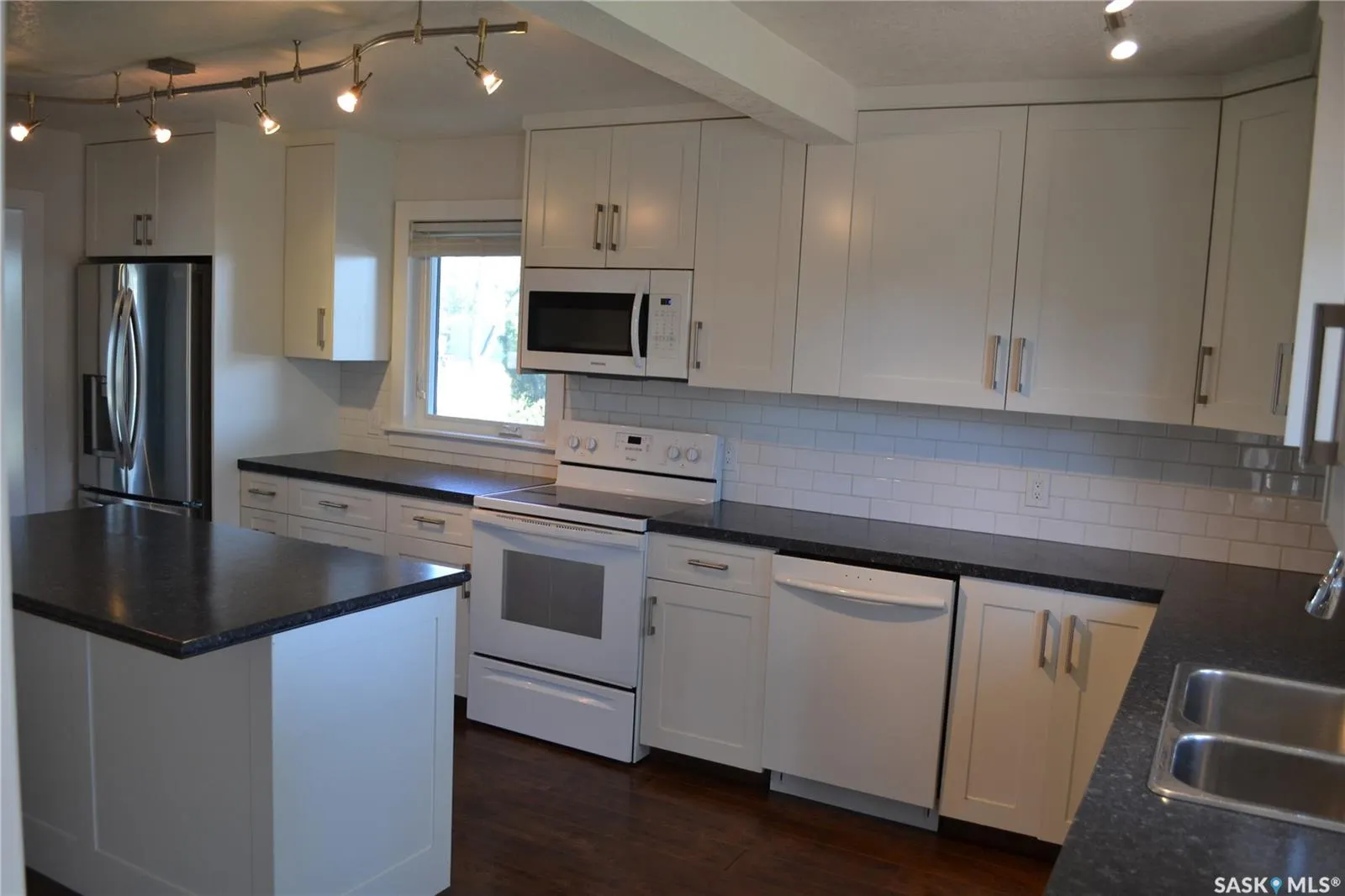 210 6th AVENUE SW