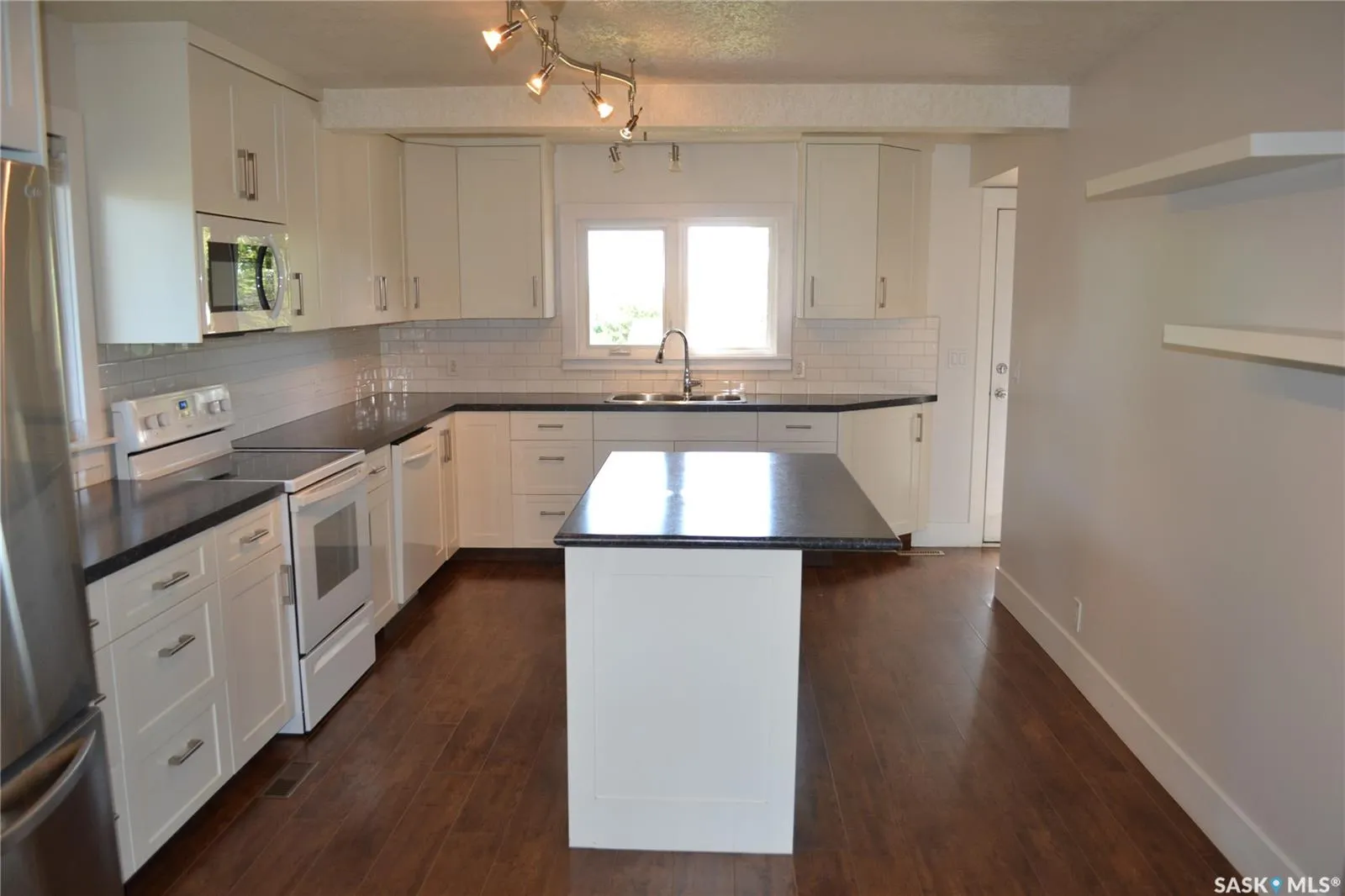 210 6th AVENUE SW