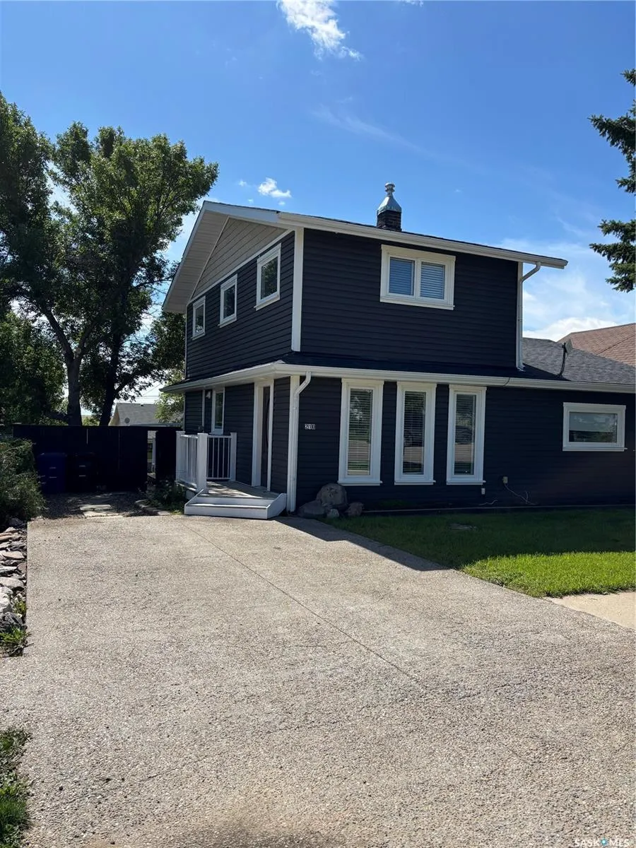 210 6th AVENUE SW