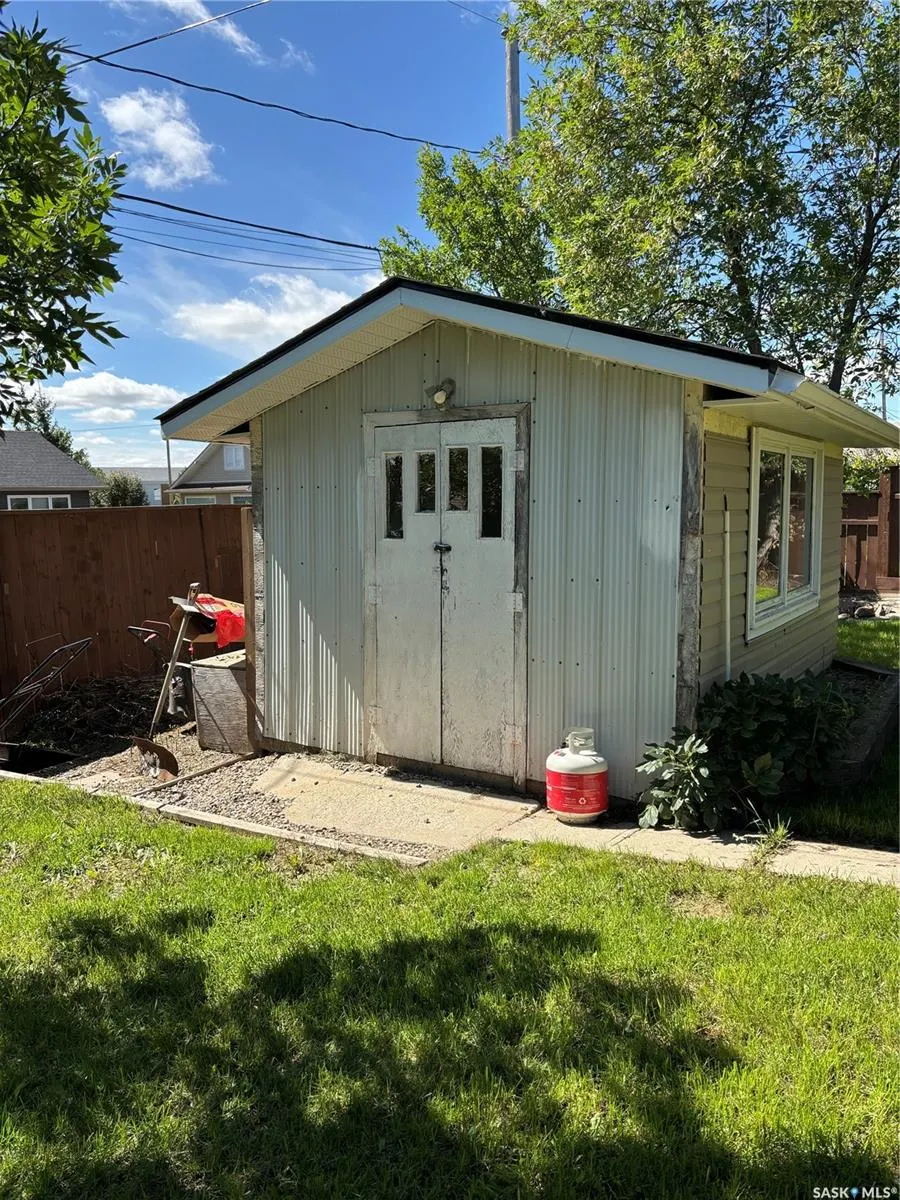 210 6th AVENUE SW
