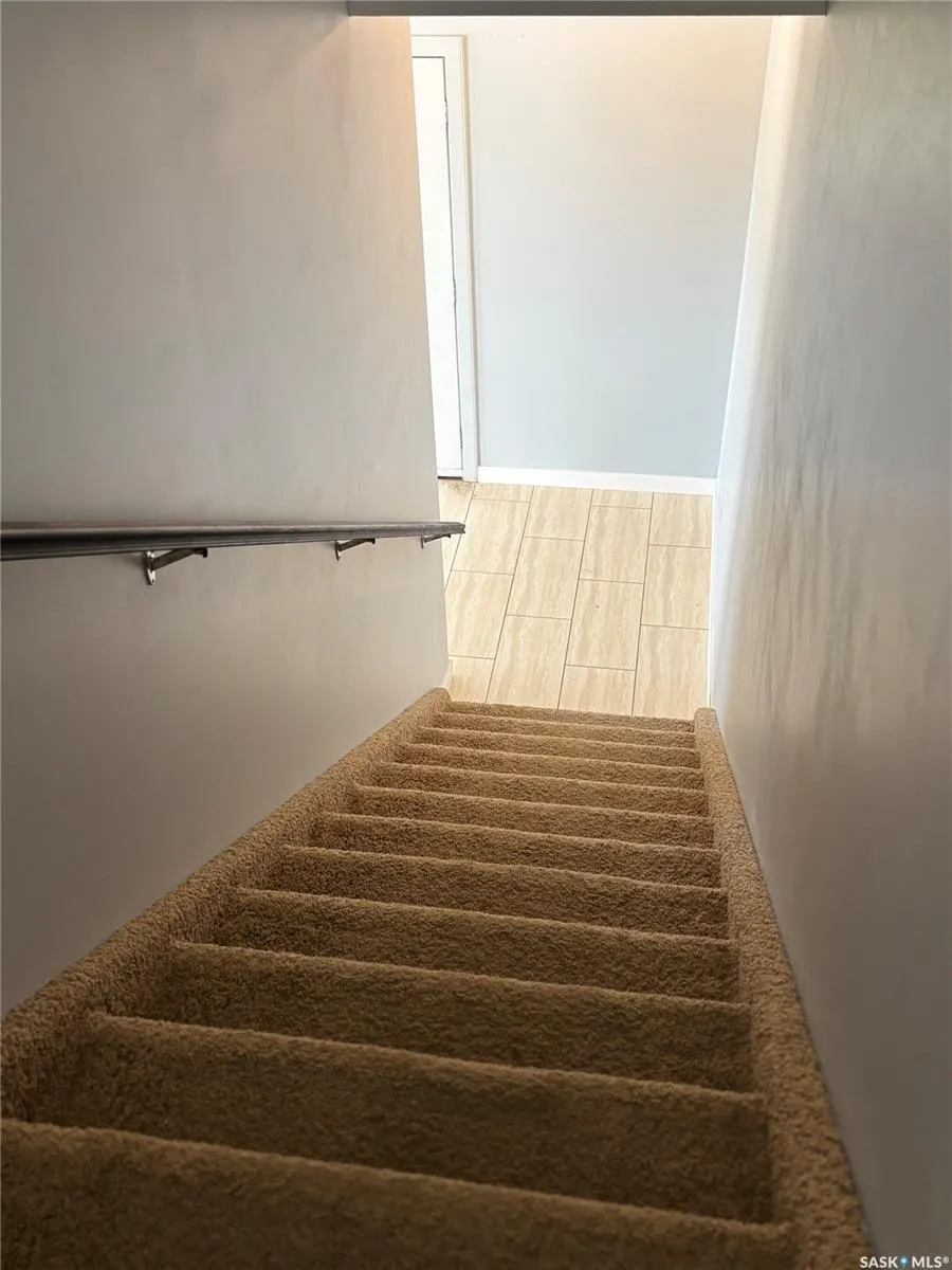 1703 Patrick CRESCENT, #8