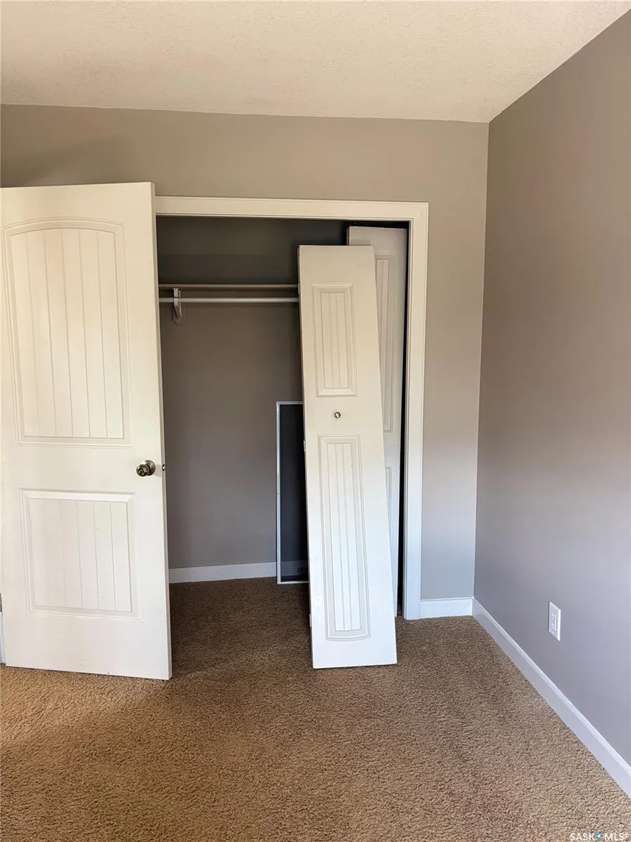 1703 Patrick CRESCENT, #8
