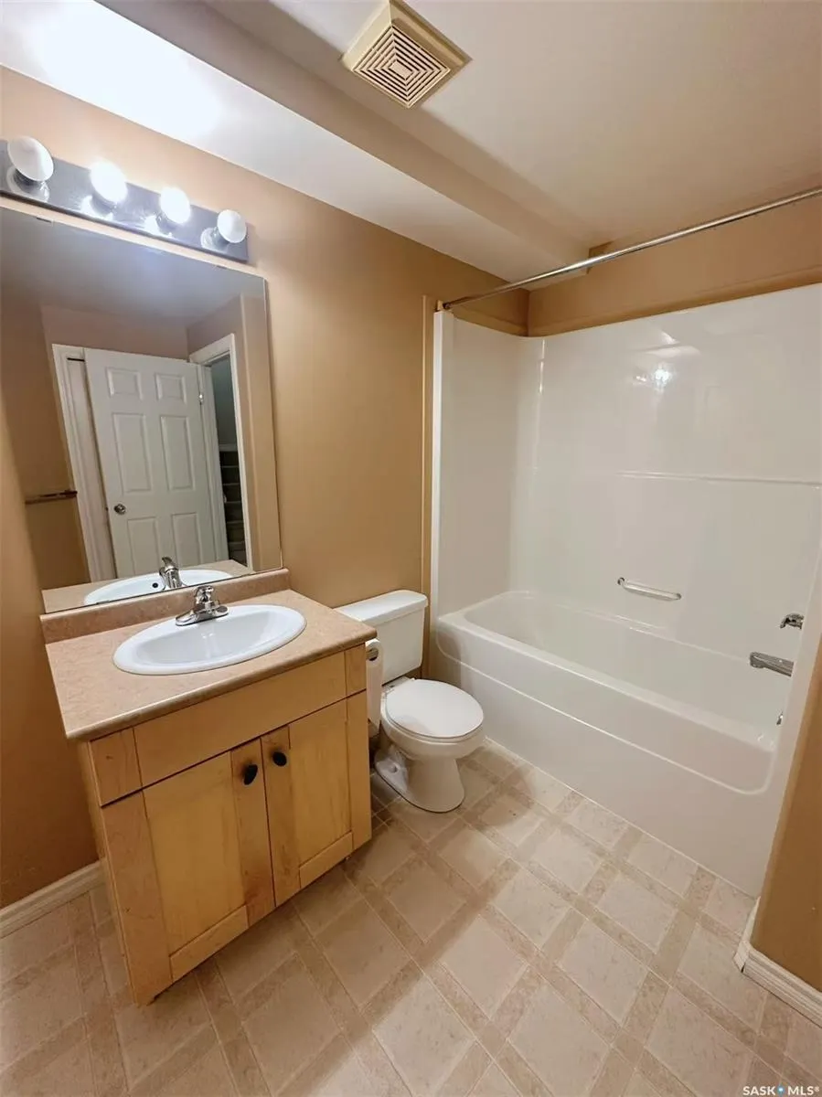 127 Banyan CRESCENT, #32