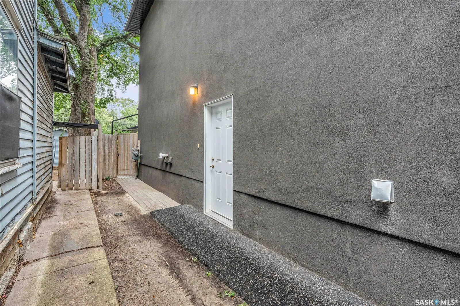 636 7th STREET E