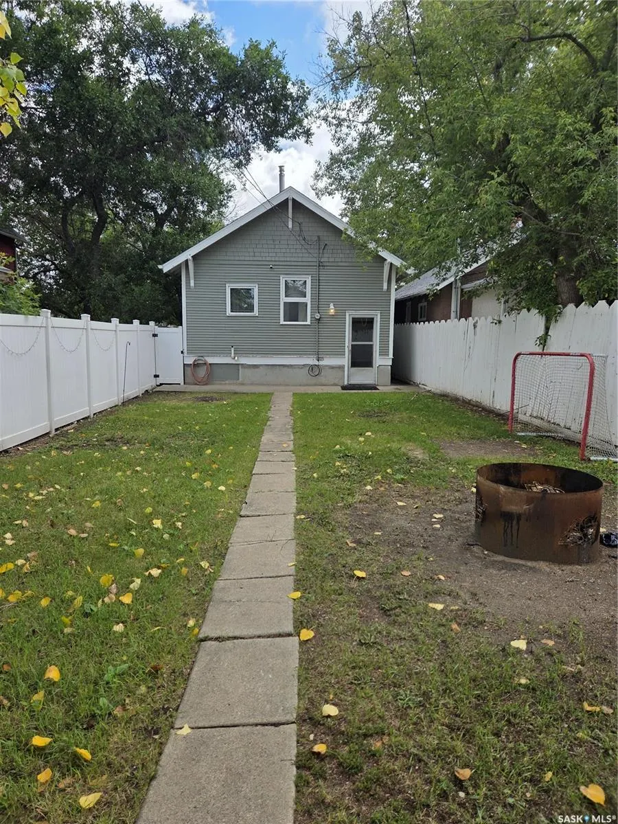 810 Cameron STREET