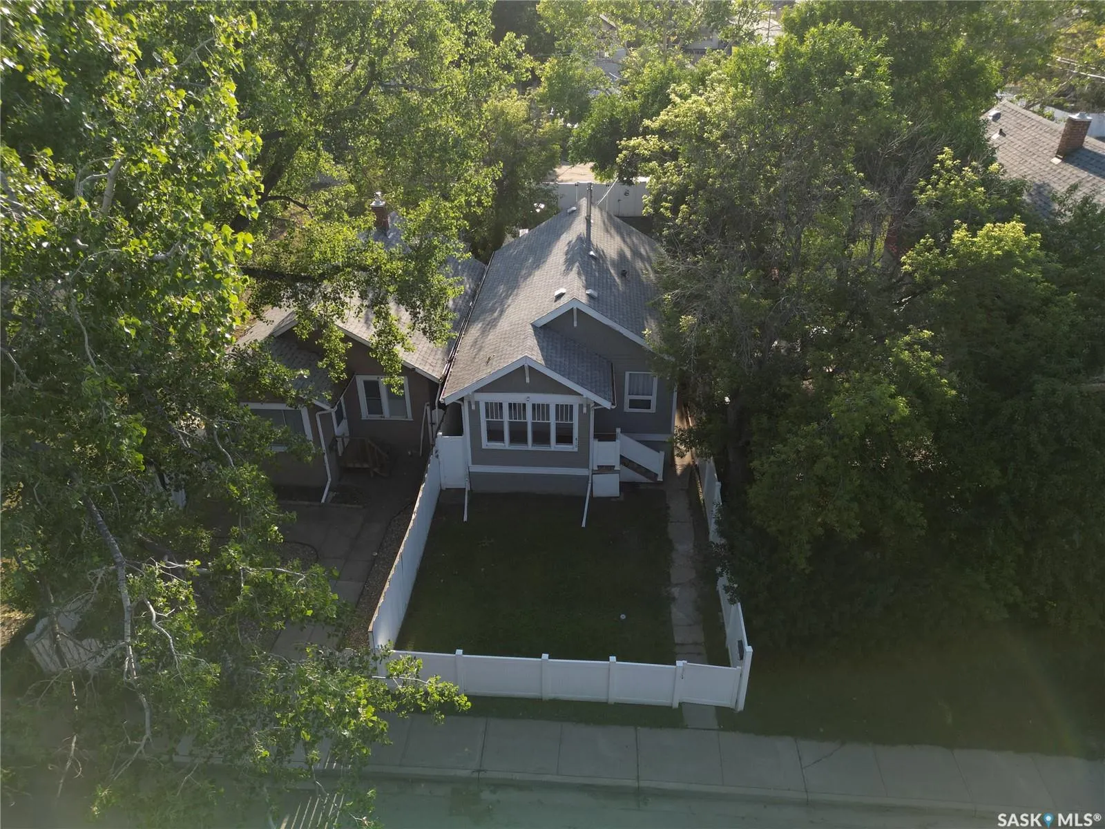 810 Cameron STREET