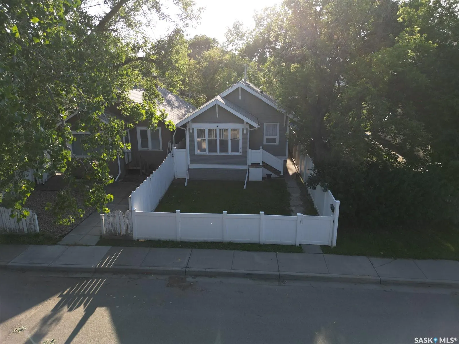 810 Cameron STREET