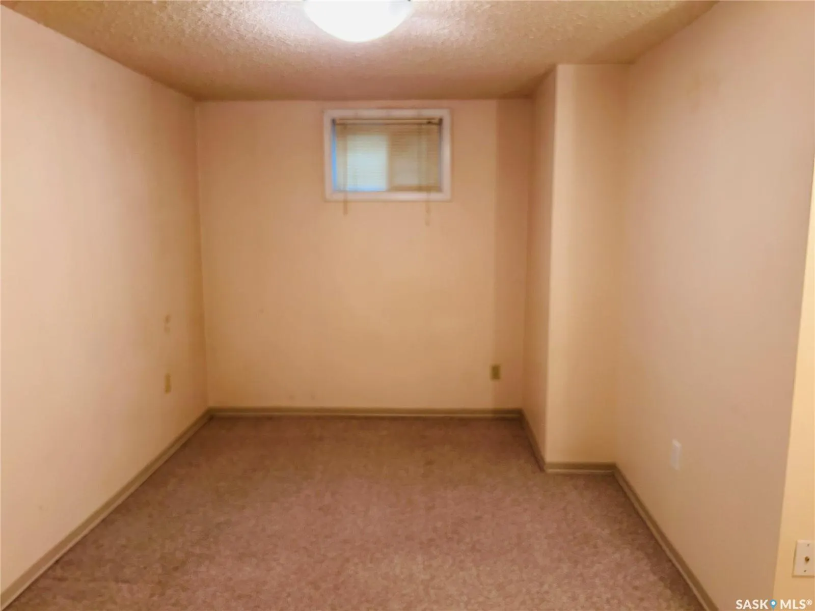843 2 STREET E