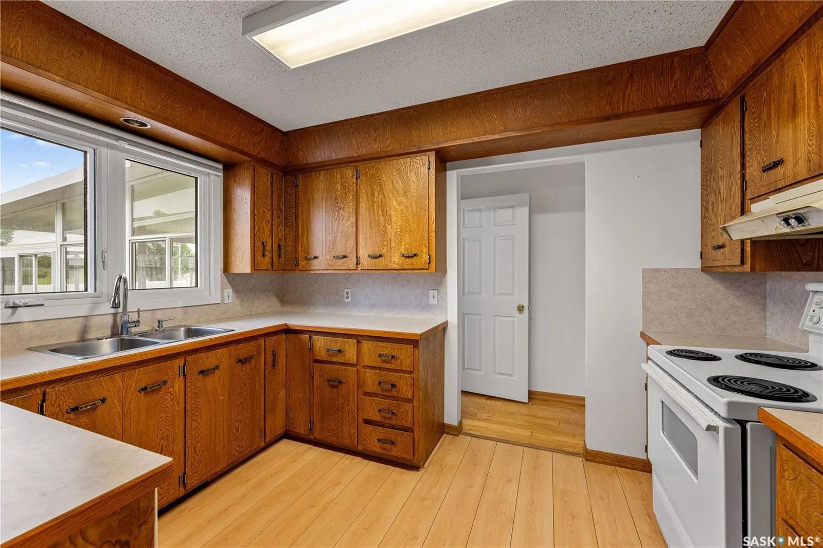 206 Postnikoff CRESCENT