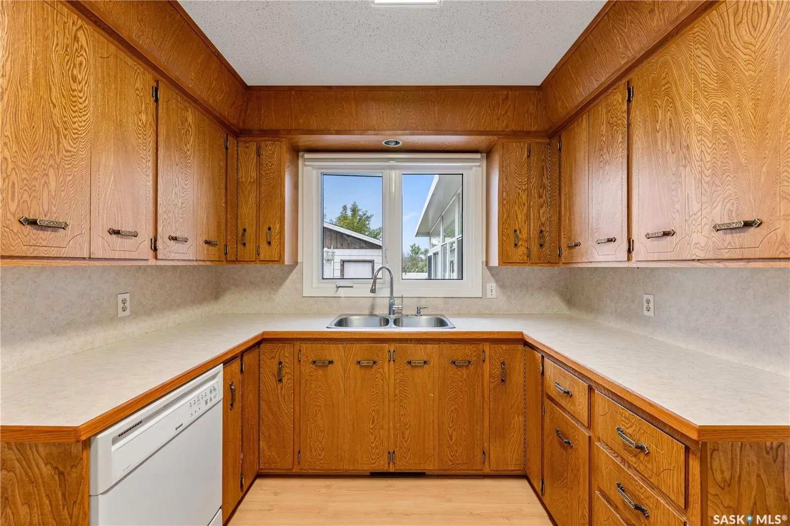 206 Postnikoff CRESCENT