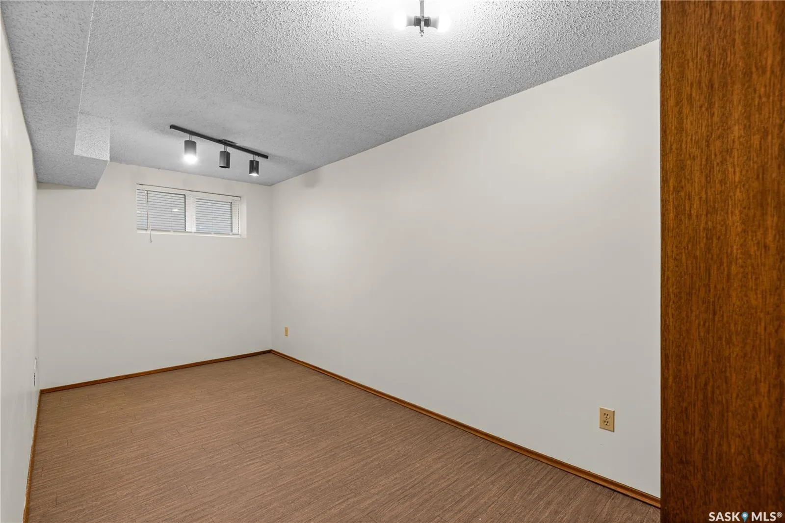 206 Postnikoff CRESCENT