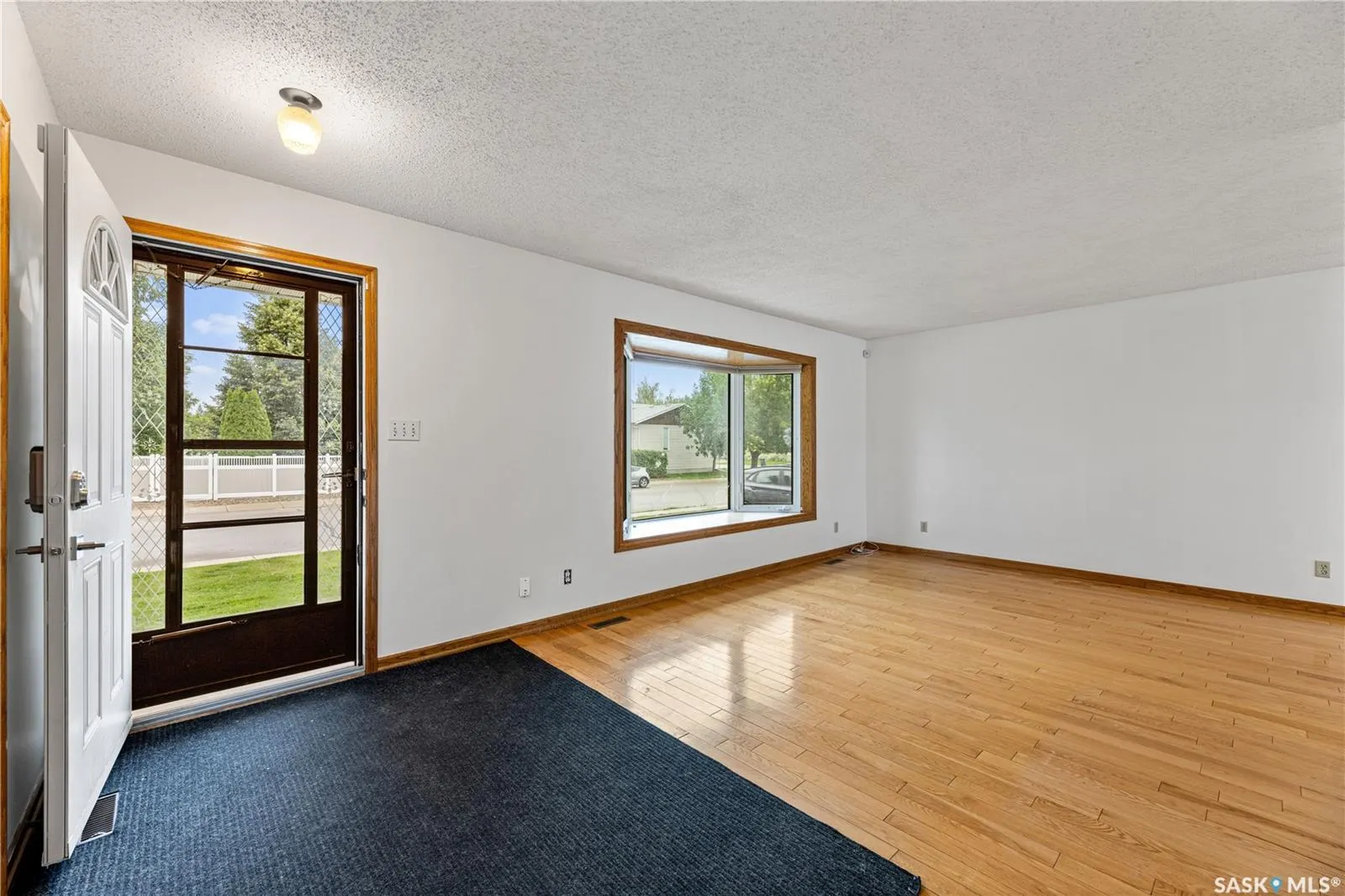 206 Postnikoff CRESCENT