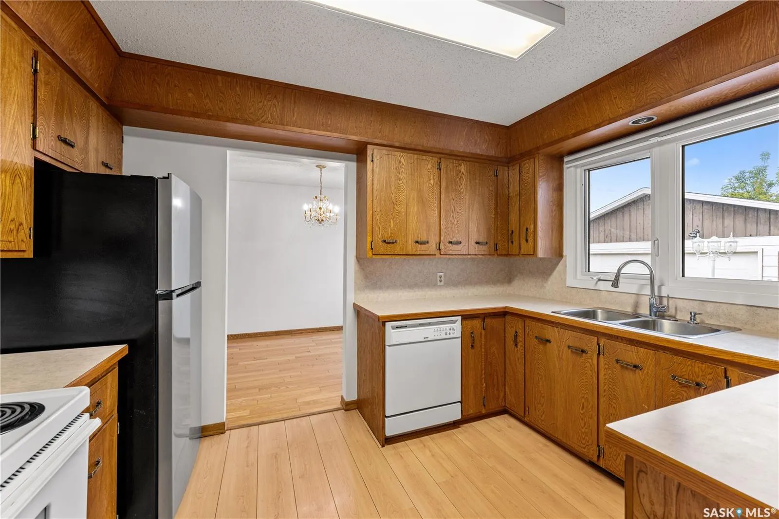 206 Postnikoff CRESCENT