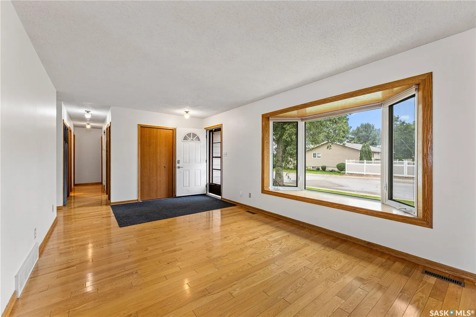 206 Postnikoff CRESCENT