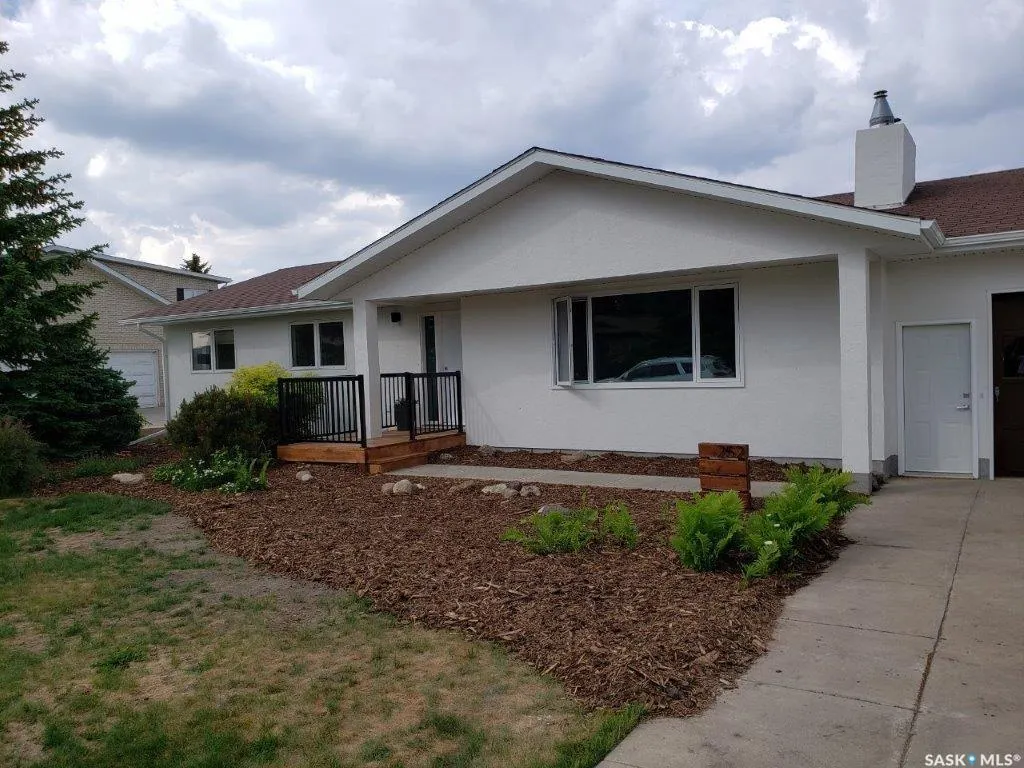 252 Riverbend CRESCENT