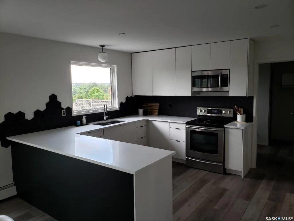 252 Riverbend CRESCENT