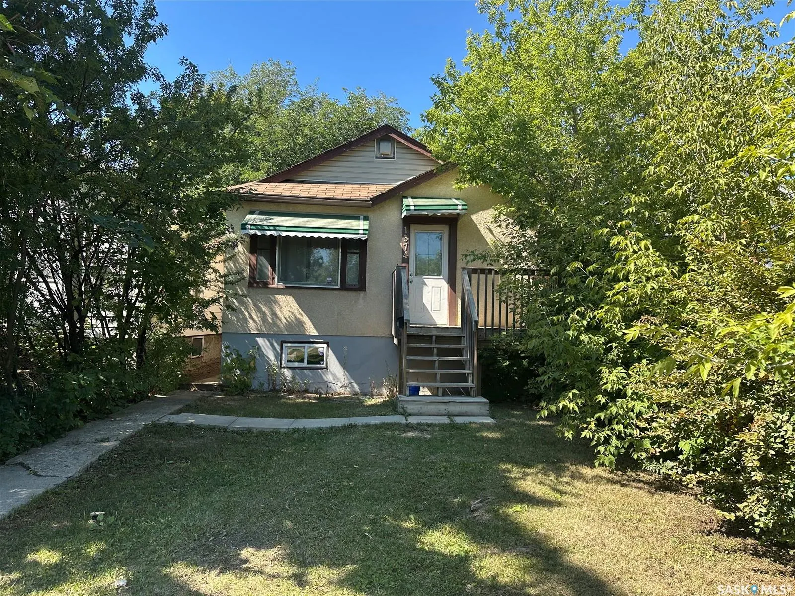 1374 McTavish STREET