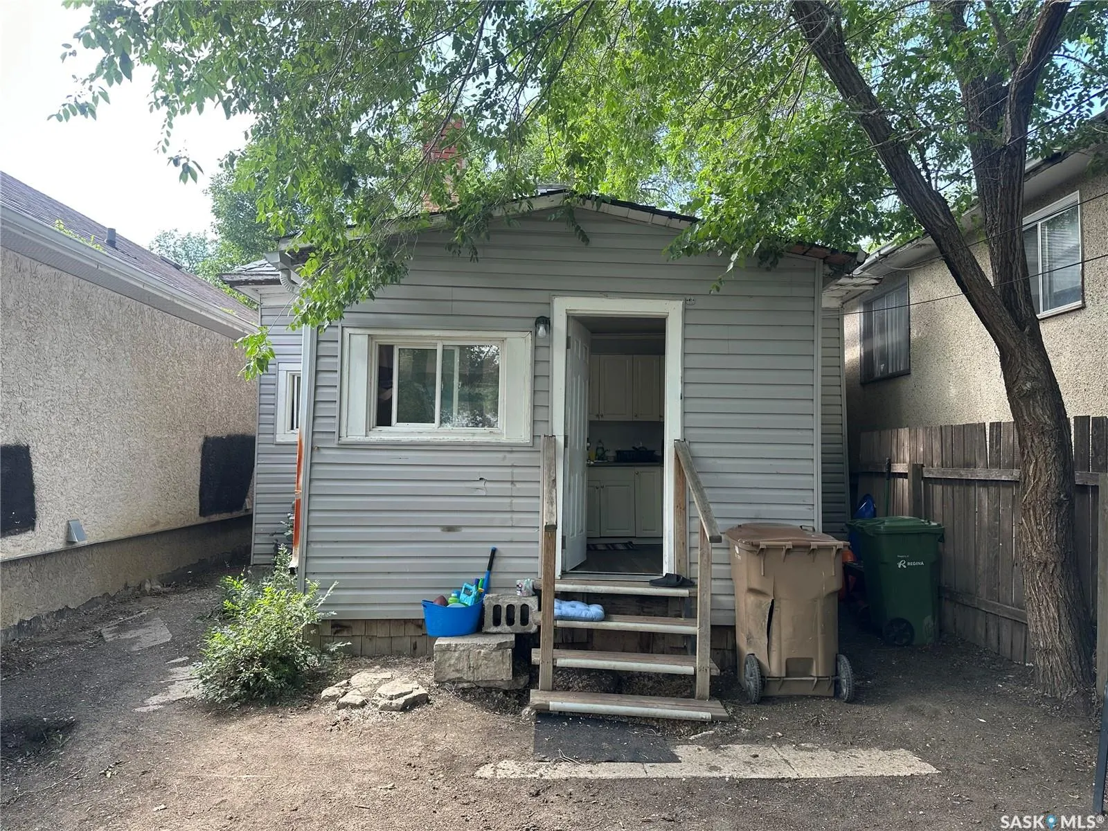 761 Athol STREET