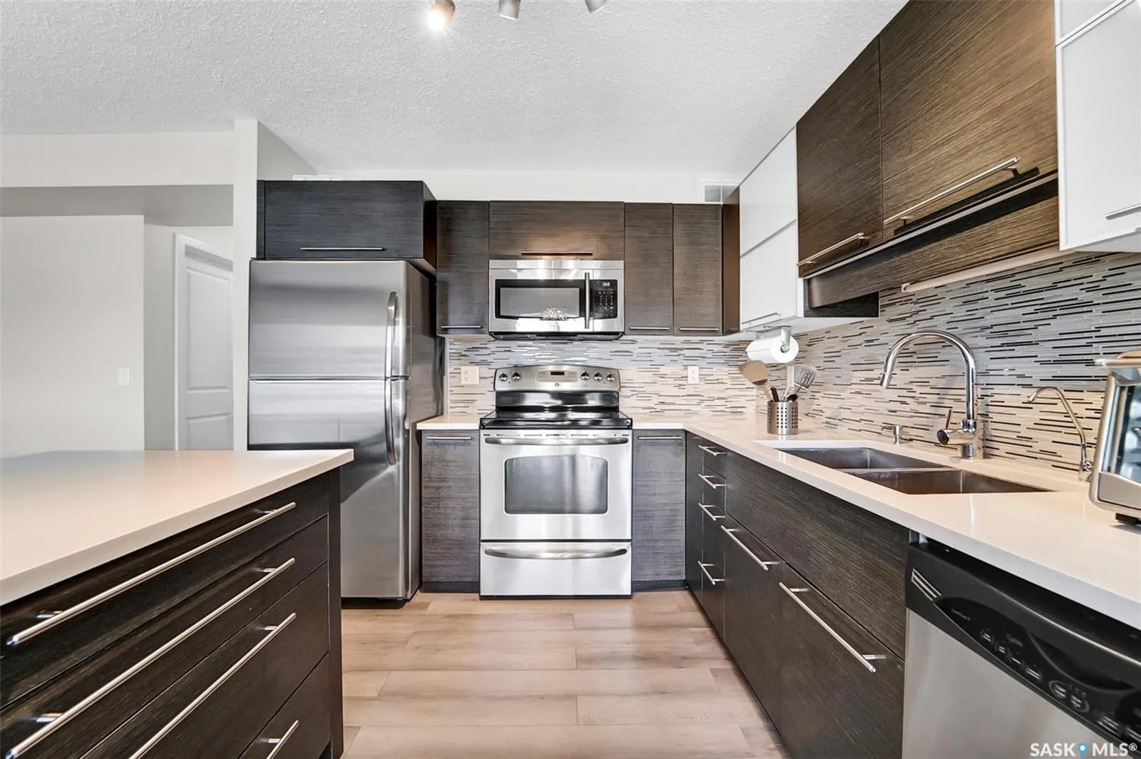 410 Ledingham WAY, #317