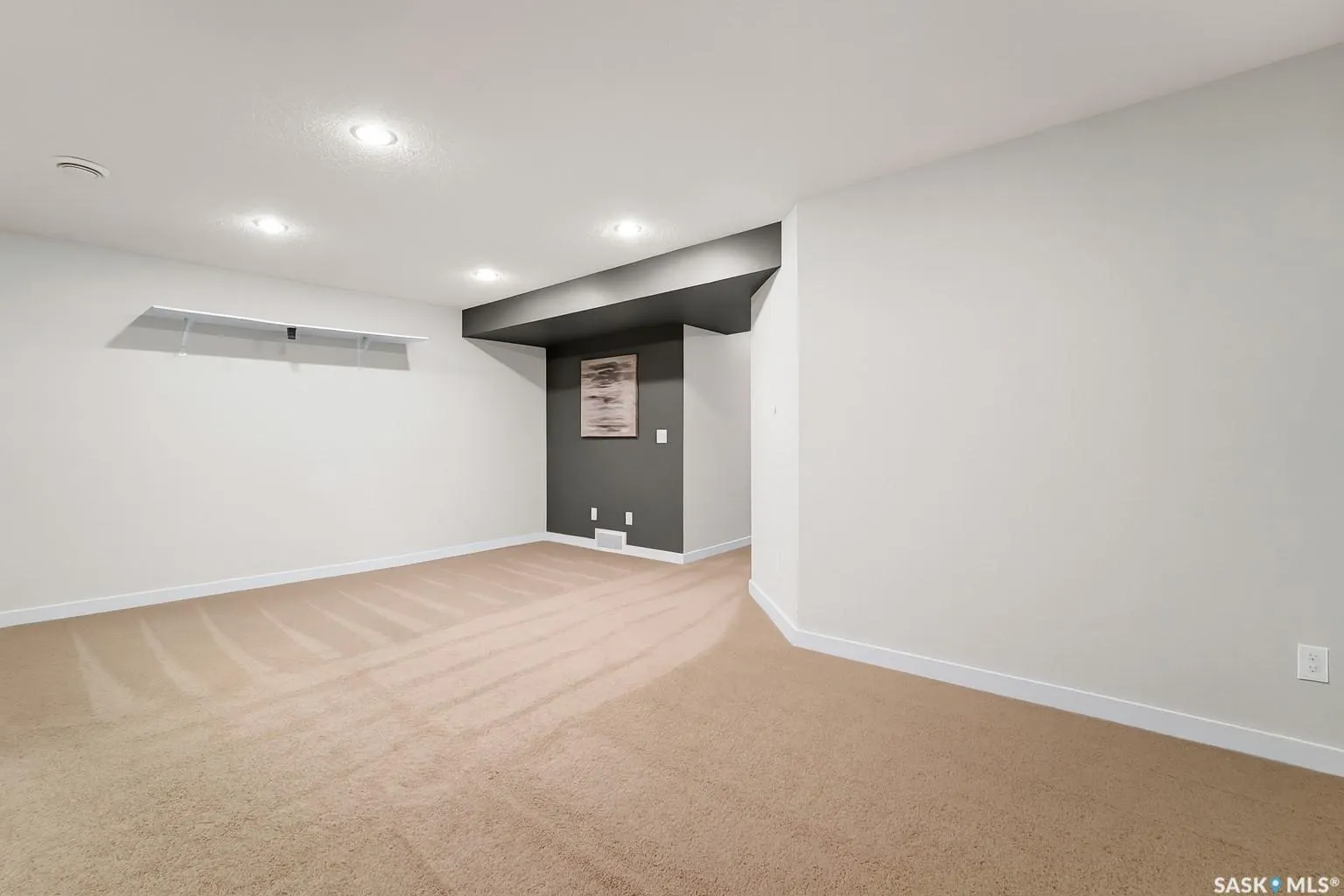 410 Ledingham WAY, #317