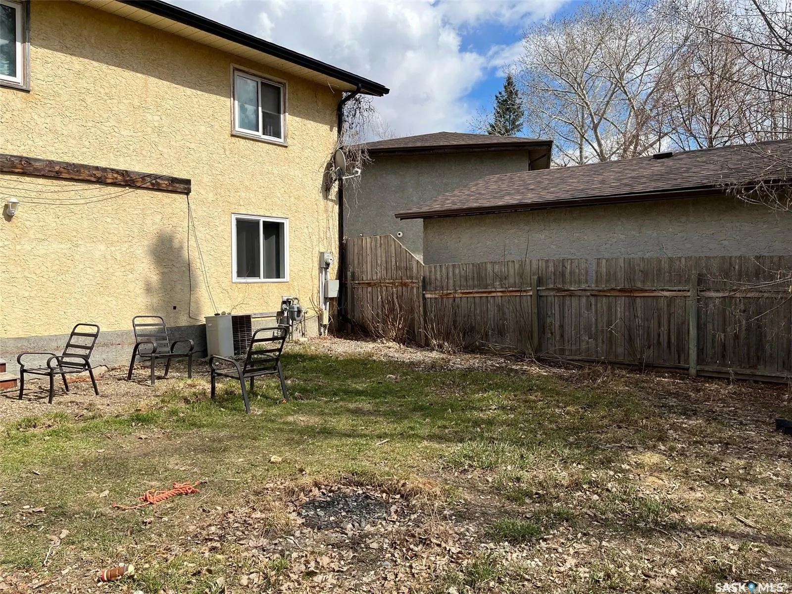738 Bard CRESCENT N