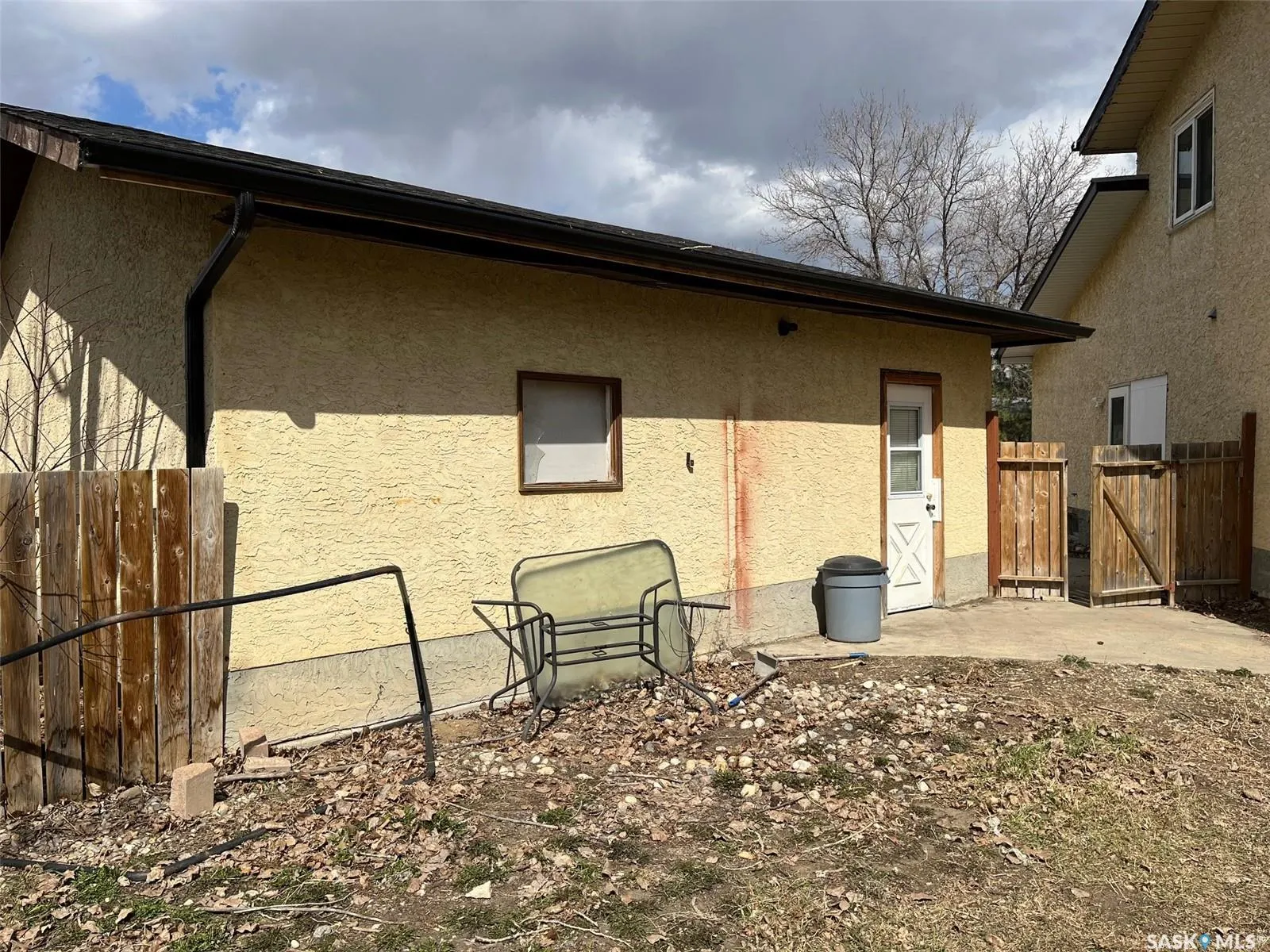 738 Bard CRESCENT N