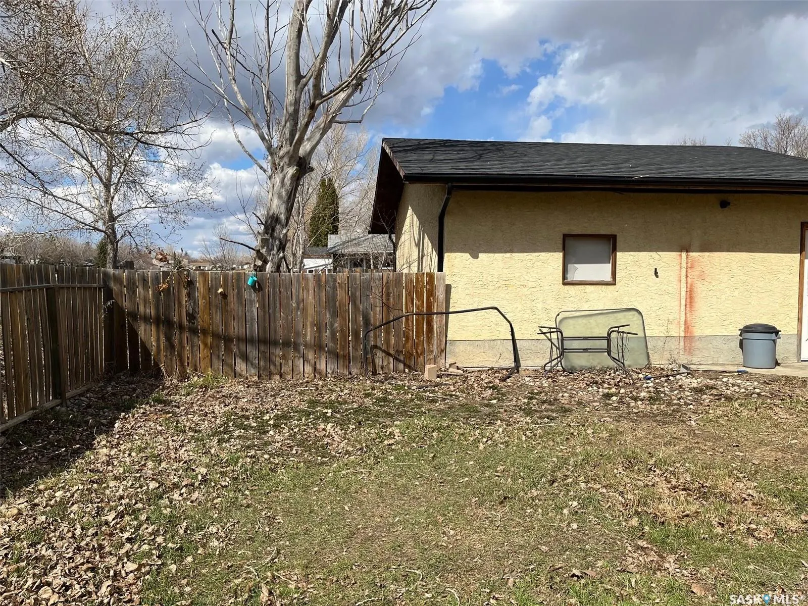 738 Bard CRESCENT N