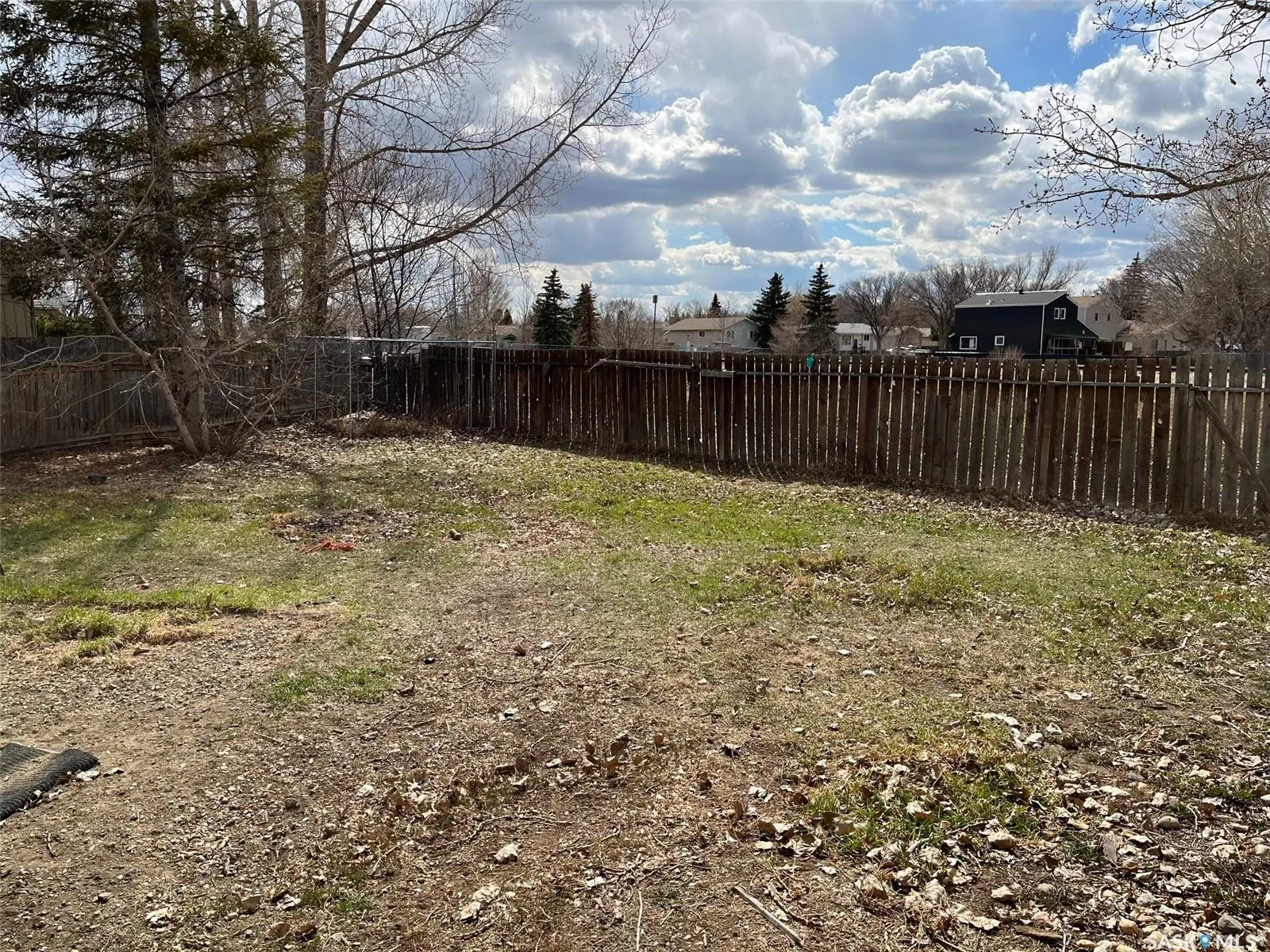 738 Bard CRESCENT N