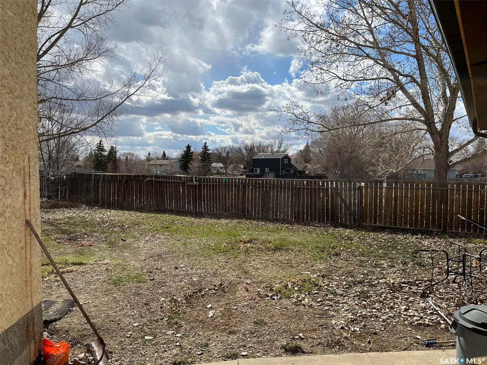 738 Bard CRESCENT N