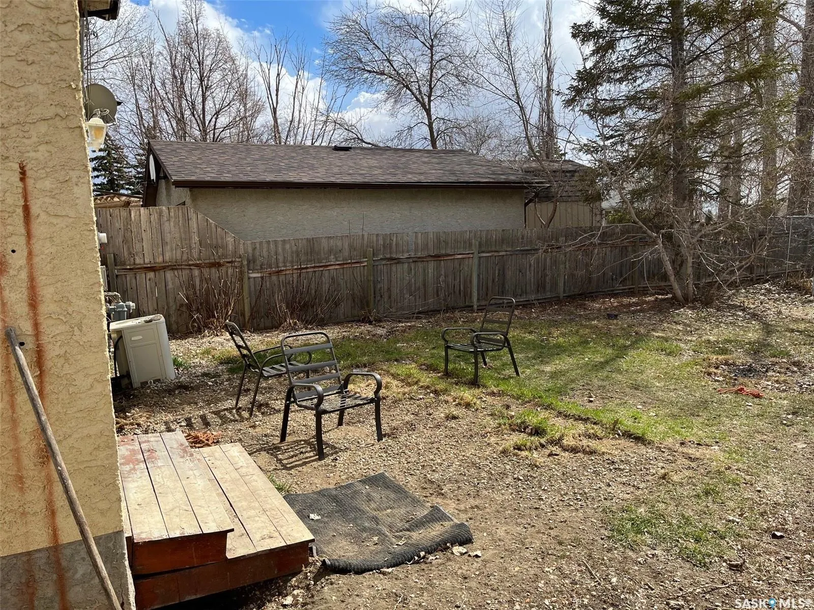 738 Bard CRESCENT N