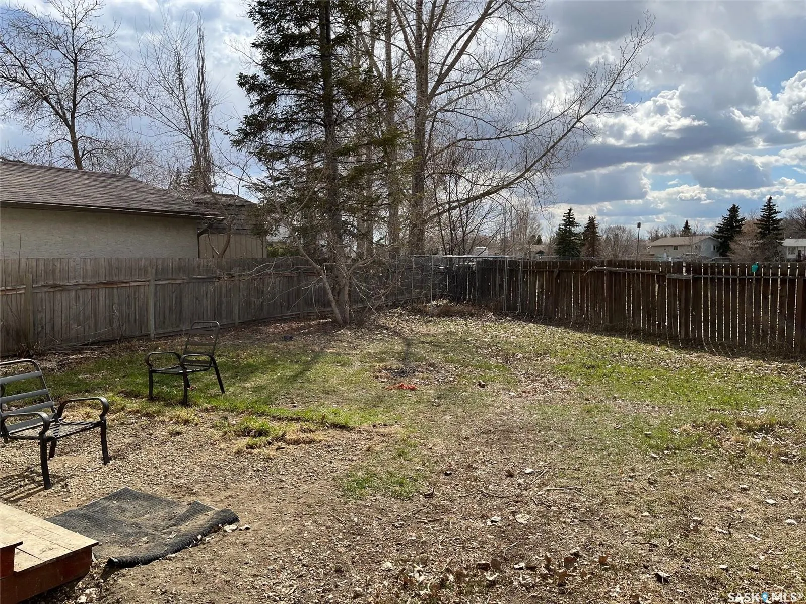 738 Bard CRESCENT N