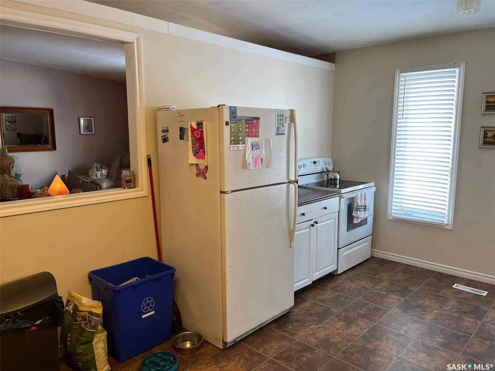 738 Bard CRESCENT N