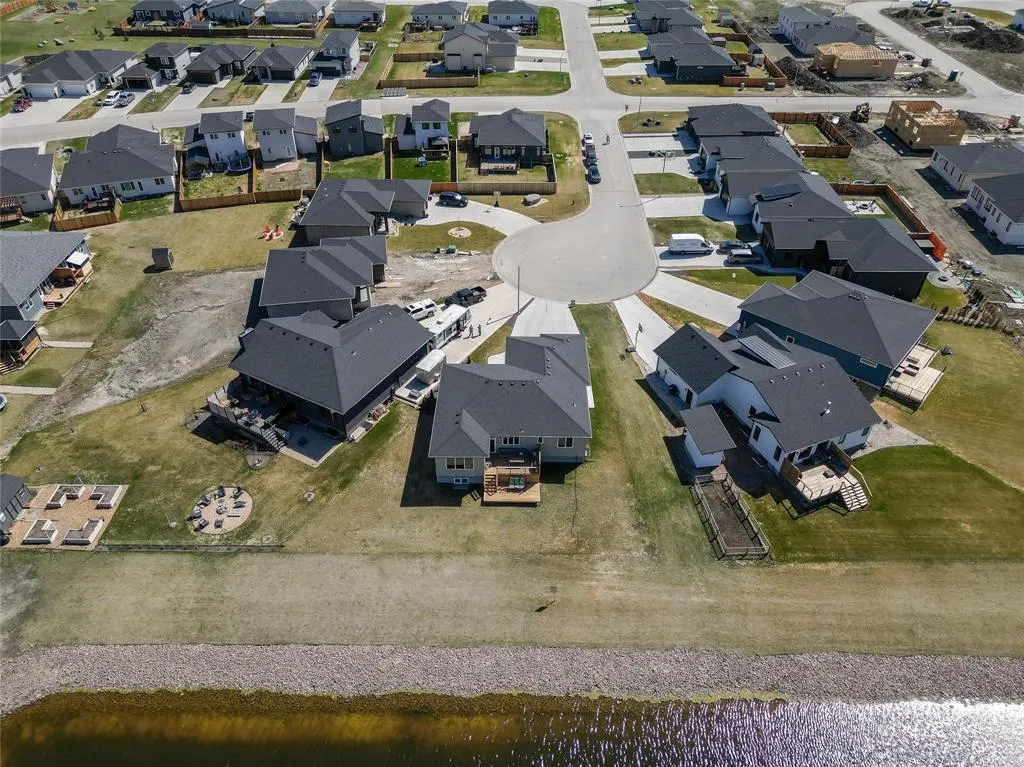 23 Murano Cove