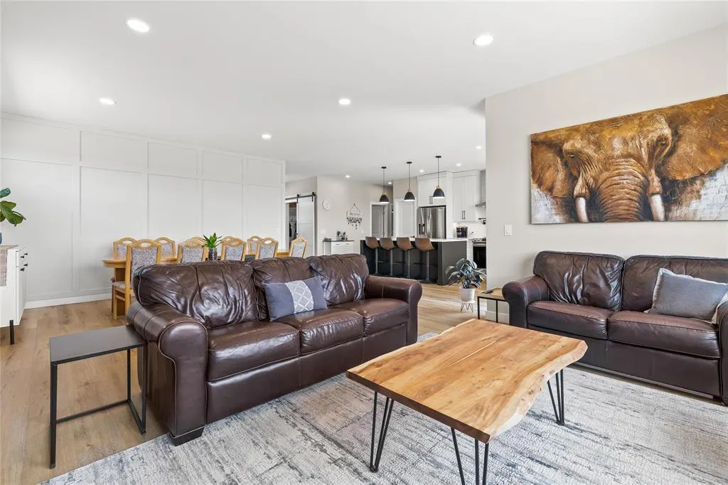 23 Murano Cove