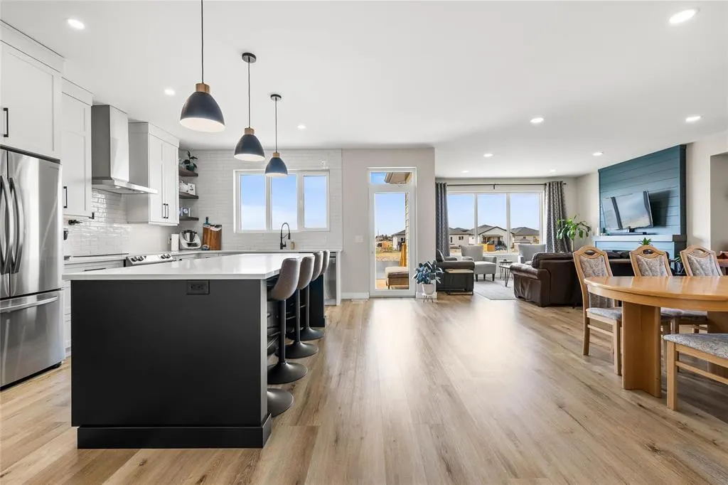 23 Murano Cove