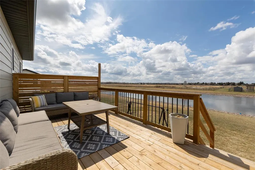 23 Murano Cove