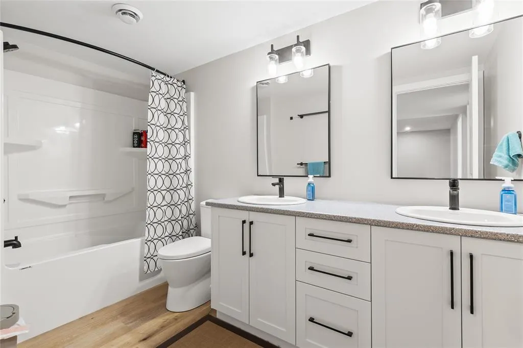 23 Murano Cove