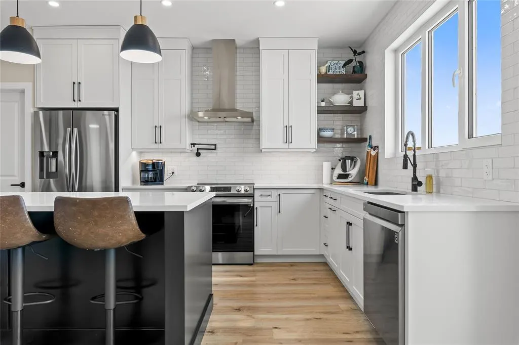 23 Murano Cove