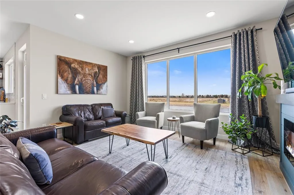 23 Murano Cove