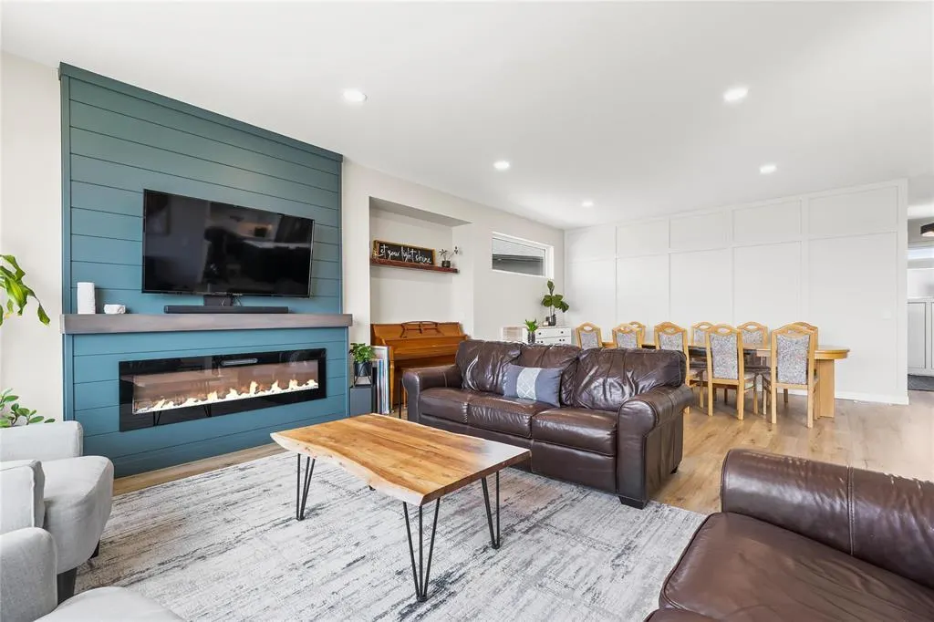 23 Murano Cove