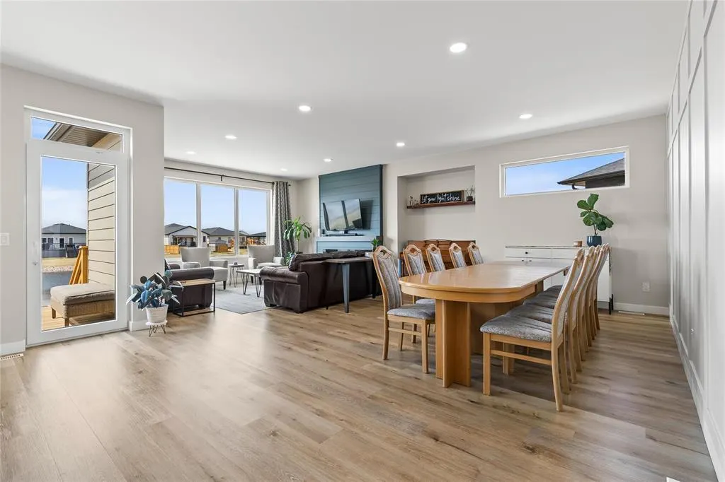 23 Murano Cove